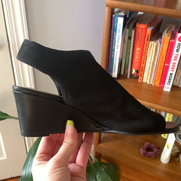 Funky stretchy black wedges - Picture 3 of 6